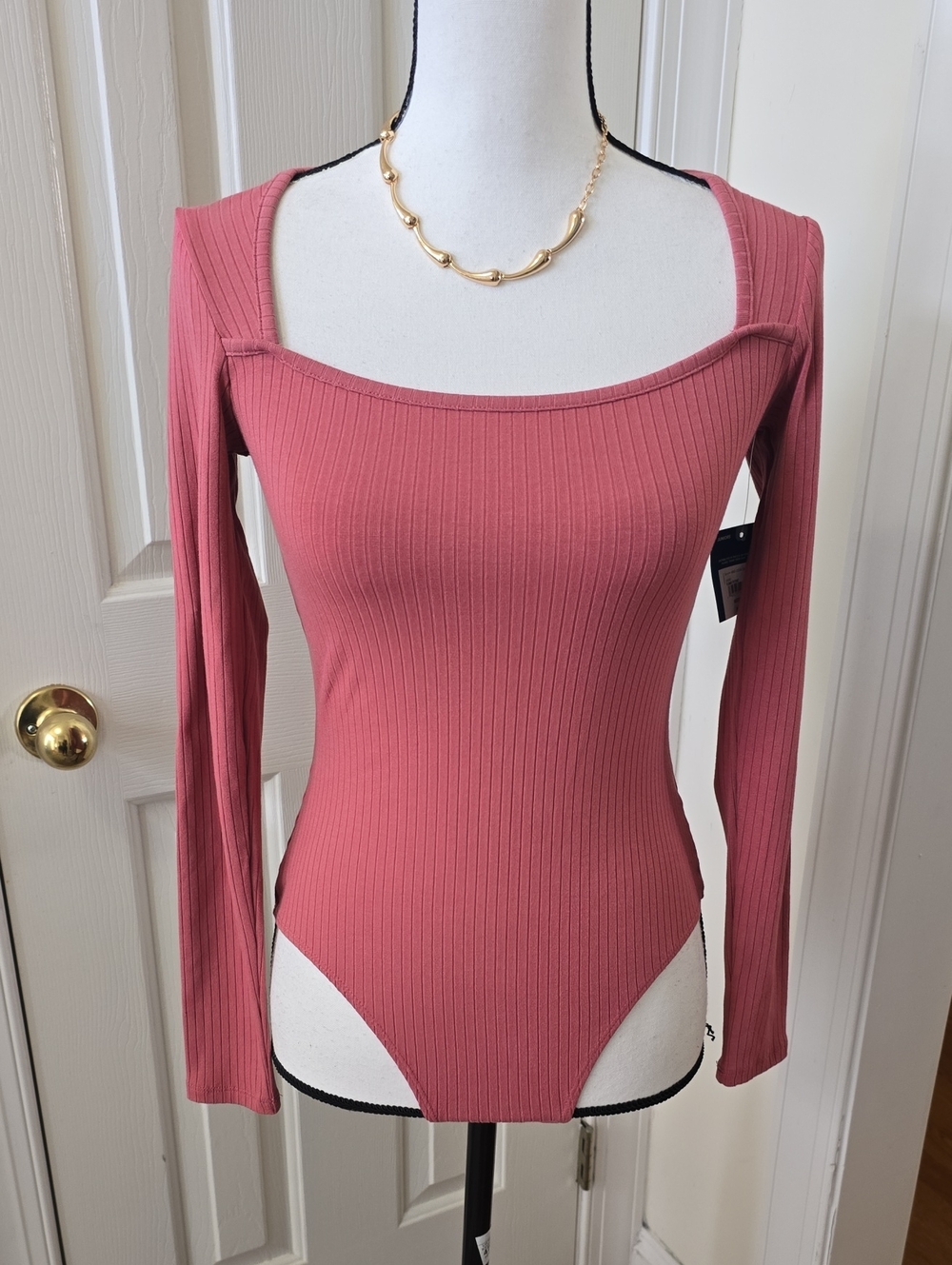ARIZONA JEAN CO BRAND WOMEN'S JUNIOR SIZE ROSE RIBBED BODYSUIT SIZE MEDIUM